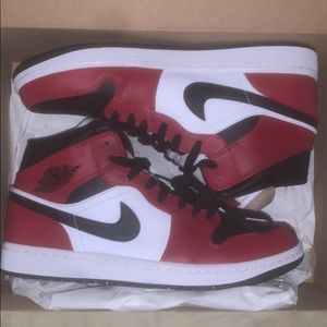 Jordan 1 MID